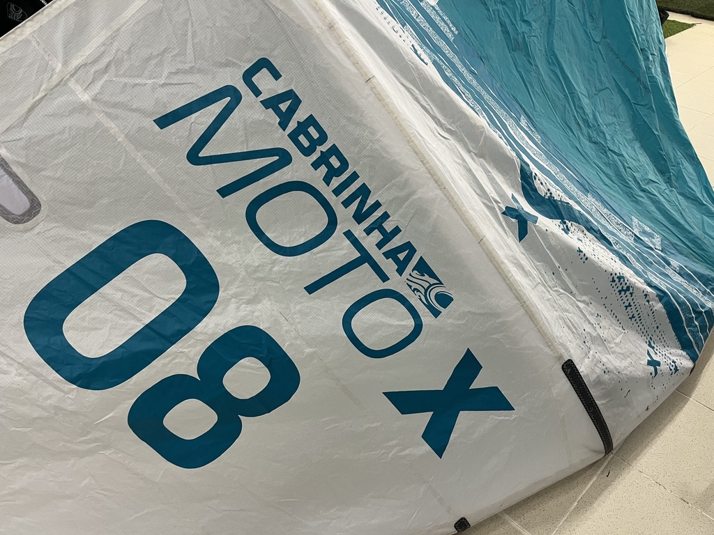 MOTO X 2023 C3 TEAL/WHITE 8m (used)(79)