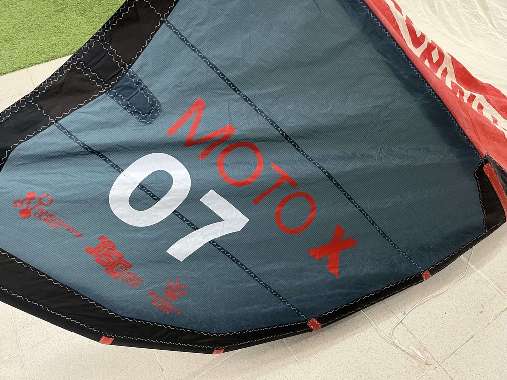MOTO X 2024 C1 NAVY/RED/WHITE 7m (used) (80)