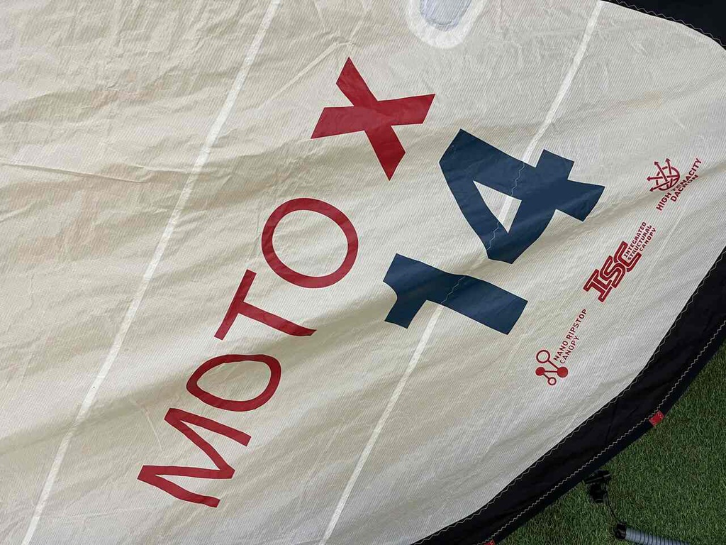 MOTO X 2024 C1 NAVY/RED/WHITE 14m (used) (77)