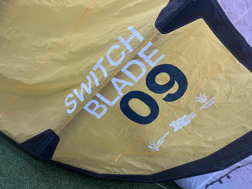 SWITCHBLADE 2024 C2 YELLOW/NAVY/WHT 9m (used)(202