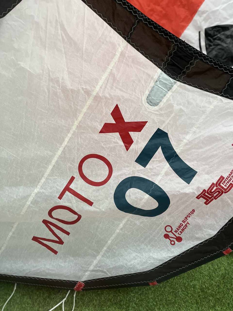 MOTO X 2024 C1 NAVY/RED/WHITE 7m (used) (203)